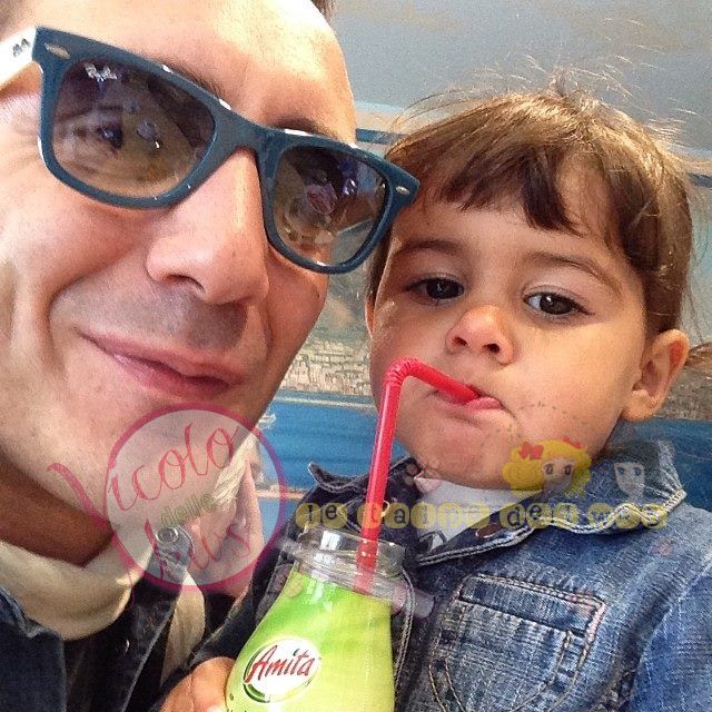 Foto di Kekko Silvestre dei Modà con la figlia Gioia da facebook Il Vicolo delle News Foto di Kekko Silvestre dei Modà con la figlia Gioia da facebook Il Vicolo delle News
